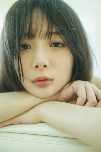 岡田紗佳、下着姿で美スタイル「パンツ見えてますやん!!」「こ。